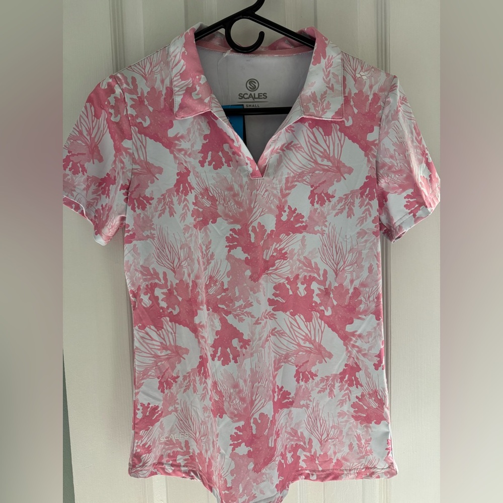 Scales Women's Pink and White Short Sleeve Top